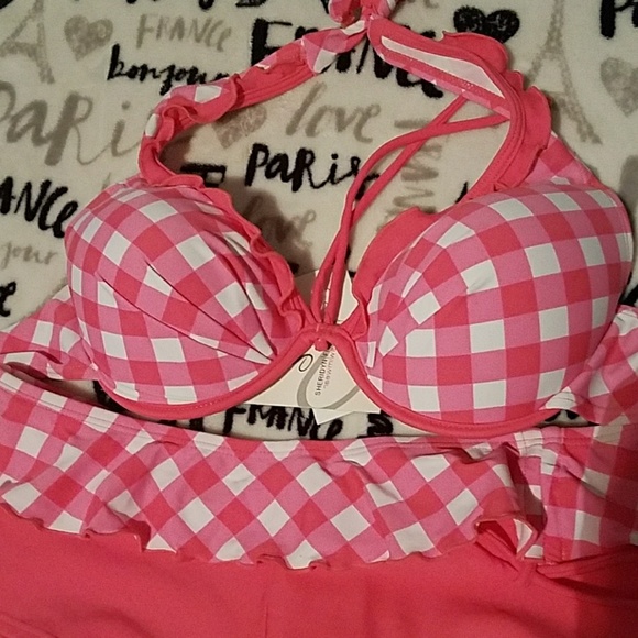 Sheridyn Fisher bikini - Picture 3 of 6